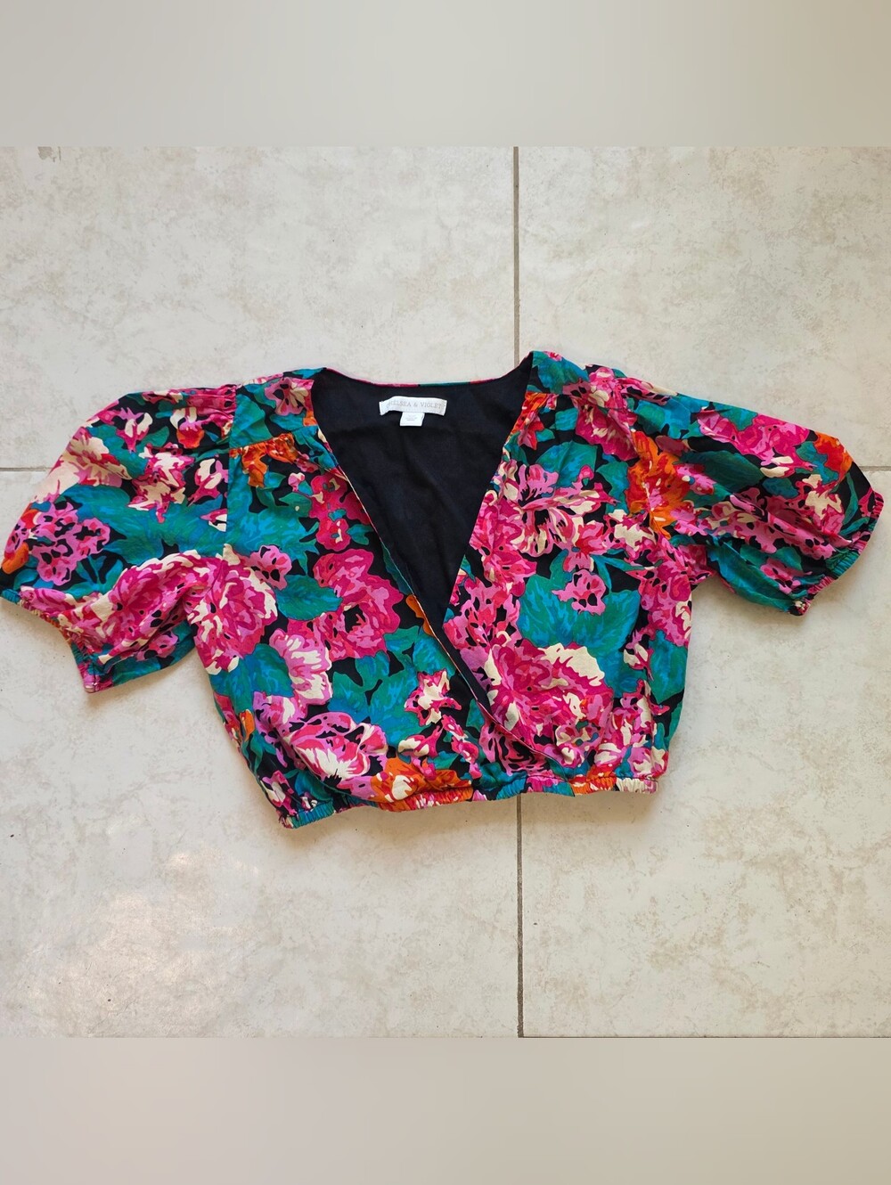 "Chelsea and Violet" Short Sleeves Crop Top